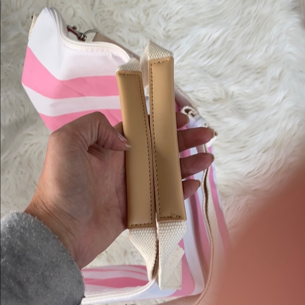 NWT! Victoria’s Secret Weekender Bag - Picture 4 of 8